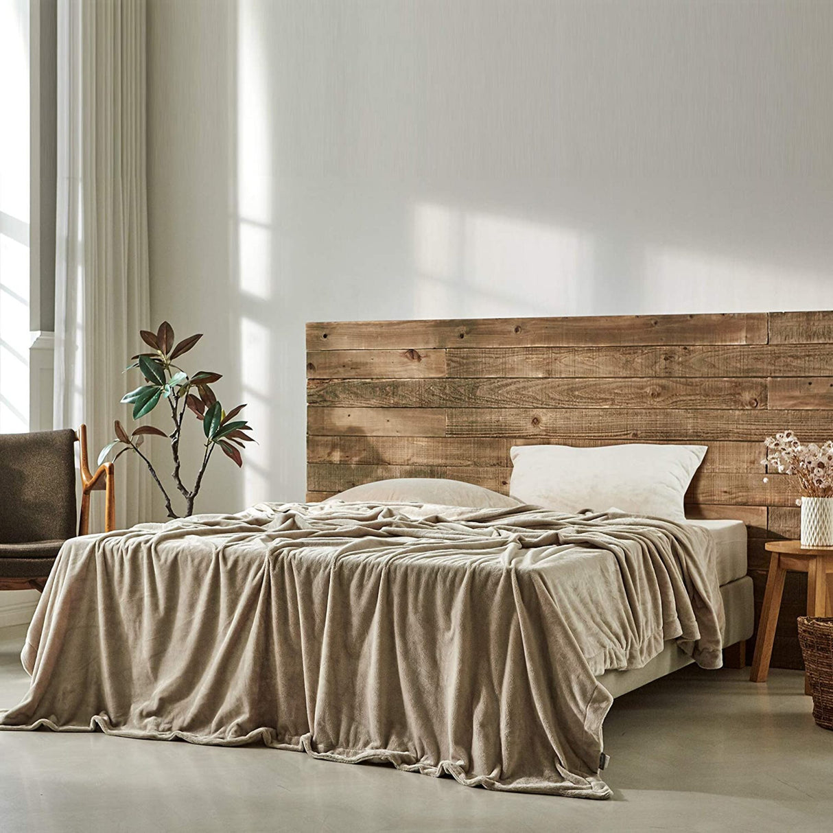 primebeau-premium-all-season-microfiber-fleece-bed-blanket-heavy-weight-and-double-sided-soft-and-cozy-king-size
